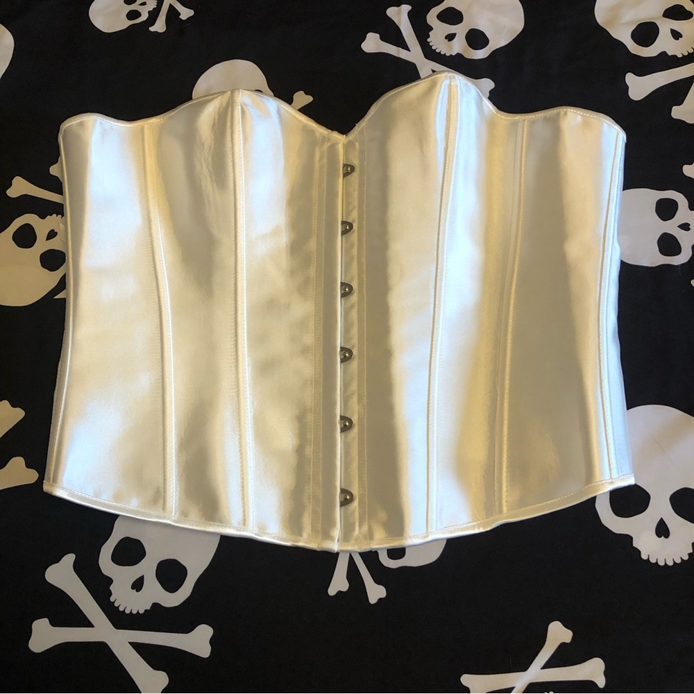 White satin corset - Picture 1 of 3
